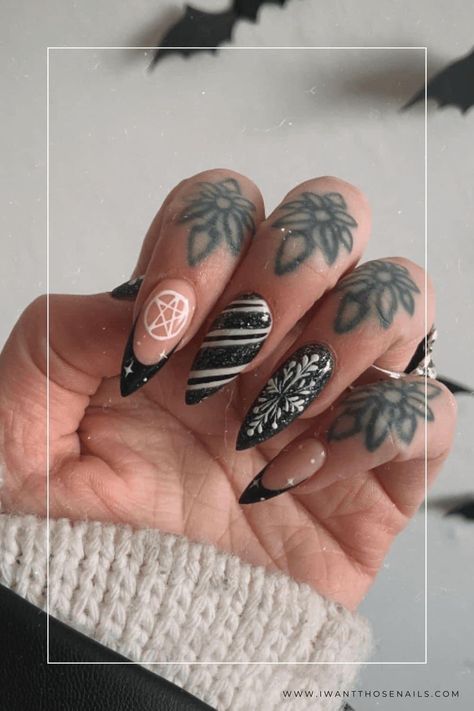 Yule Inspired Nails, Gothic Xmas Nails, Yule Nail Designs, Gothic Holiday Nails, Goth Nails Coffin Shape, Yule Nails Winter, Unique Holiday Nails, Pagan Yule Nails, Goth Holiday Nails