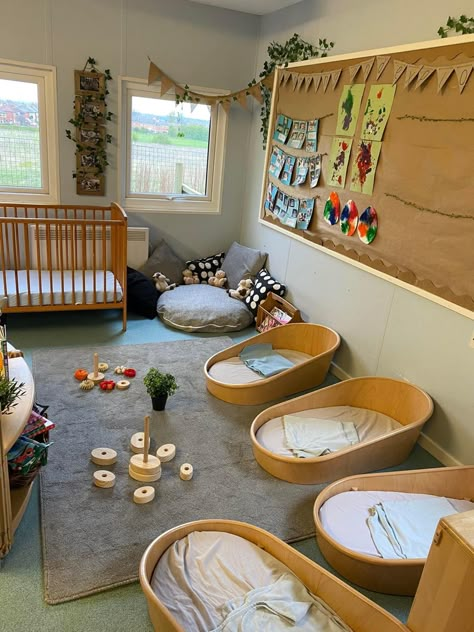 Creche Design Ideas, Home Daycare Sleeping Area, Preschool Infant Room, Small Childcare Room Ideas, Holistic Daycare Design, Montessori Home Daycare Set Up, Daycare Interior Design Ideas, Nursery Sleep Room Ideas Childcare, Home Daycare Aesthetic