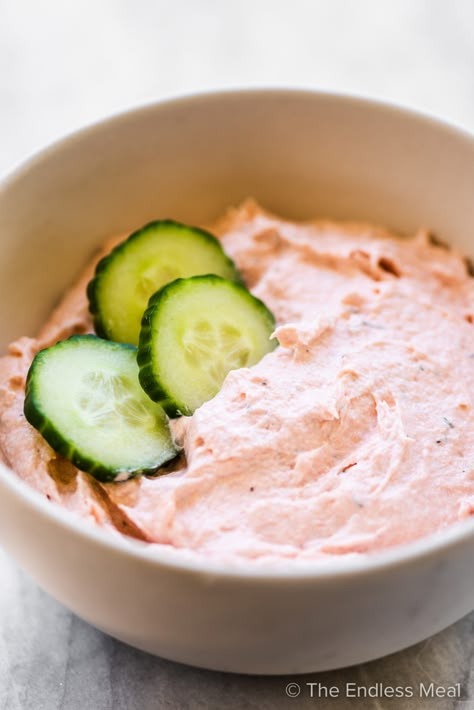 Salmon Mousse Recipe, Salmon Mousse Recipes, Smoked Salmon Mousse, Mouse Recipes, Salmon Mousse, One Bite Appetizers, Salmon Dip, Smoked Salmon Dip, Appetizers Healthy