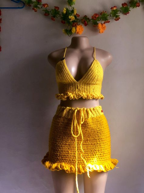 Carnaval Outfits, 2 Piece Short Set Outfit, Crochet Crop Top Outfit, Forest Crochet, Short Set Outfit, Crochet Bralette Pattern, Outfits For Couples, Carnaval Outfit, Crochet Outfits