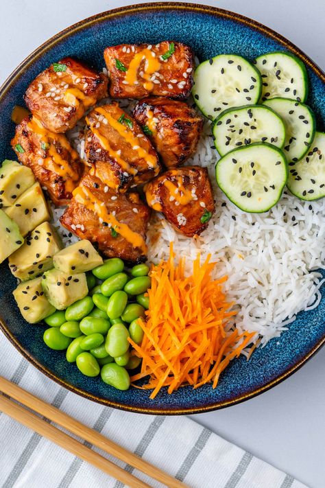 This Salmon Bowl is delicious and nutritious. Made with salmon bites, rice, veggies and avocado. Ready in 20 minutes for an easy weeknight dinner Salmon Meal Prep, Quick Salmon, Easy Healthy Meal, Air Fryer Salmon, Salmon Bites, Salmon Rice Bowl, Teriyaki Marinade, Healthy Bowls Recipes, Salmon Bowl