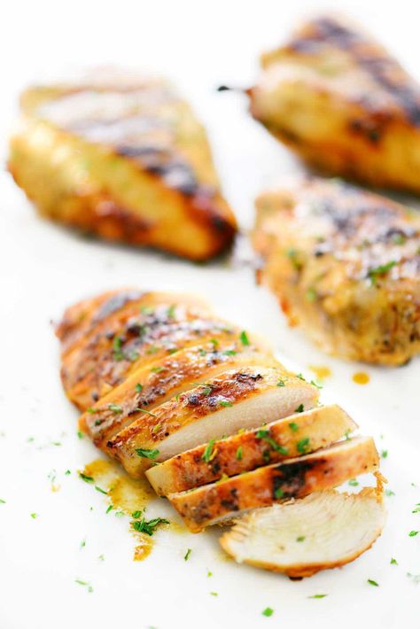 Herb Marinated Chicken, Garlic And Herb Chicken, Kabobs Recipes, Garlic Chicken Marinade, Grilled Kabobs, Herb Chicken Breast, Marinated Chicken Breast, Garlic Herb Chicken, Garlic Marinade