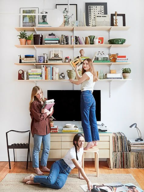 Office Shelf Decor With Books, Book Shelf Styling With Books, Study Room Shelf Ideas, Books On Wall Shelves, Living Room Book Shelf Ideas, Shelf System Wall, Track Shelving Bookshelves, Shelving Above Dresser, Boaxel Bookshelves