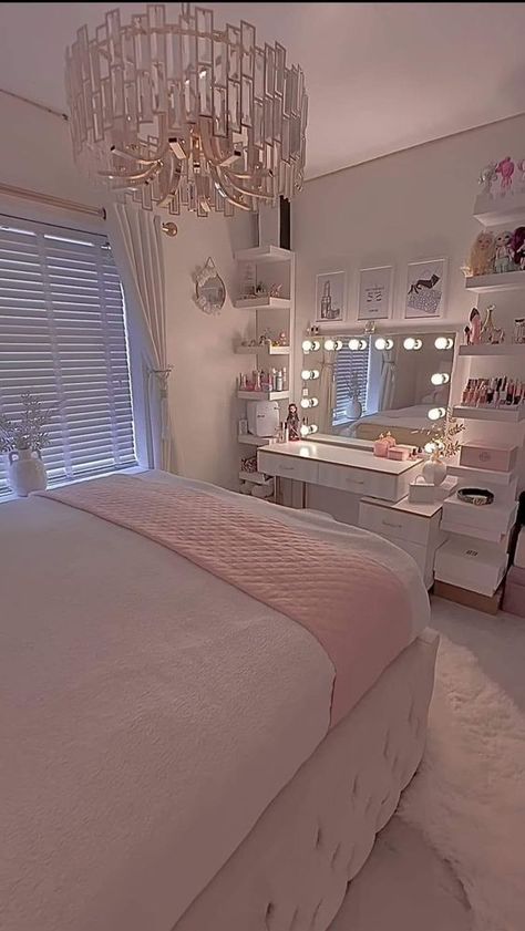 Bedroom Inspirations For Big Rooms, Room Inspo Cozy Pink, 2 Floor Bedroom, Parents Room Ideas, Pink And White Room Aesthetic, Bedroom Set Up Ideas, Bedroom With Vanity, Glam Room Ideas, Girly Pink Bedroom