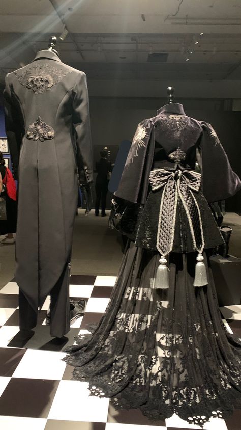 #blackbutler #kuroshitsuji #Ciel Chess Outfit, Victorian Fashion Male, Butler Outfit, Ouji Fashion, Black Butler Ciel, Black Butler Anime, Black Butler Kuroshitsuji, Ciel Phantomhive, Fantasias Halloween