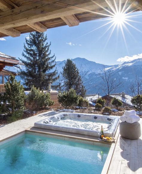 Mountain Hot Tub, Cabin In The Woods Aesthetic, Billionaire Mansion, 2024 Board, Mountain Aesthetic, Ski Cabin, Mountain Chalet, Small Swimming Pools, Acotar Series