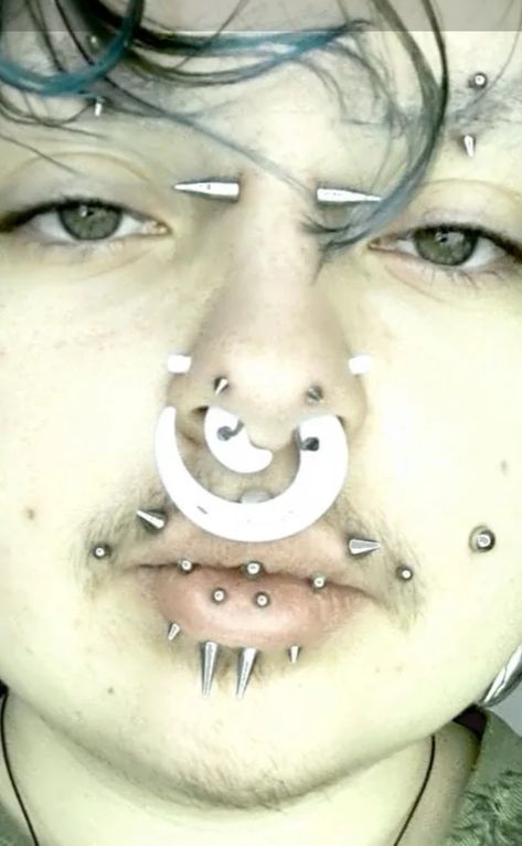 Piercings Ideas Face, Ria Core, Different Types Of Piercings, Different Piercings, Bridge Piercing, Piercings Ideas, Piercing Kit, Face Piercings, Men Face