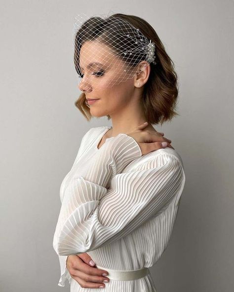 Chic Short Hair Bride Hairstyles with Veil: 2024 Inspiration Bride Hairstyles For Short Hair Headbands, Short Hair Birdcage Veil, Bob Wedding Hair With Veil, Bob Bride Hairstyles, Birdcage Veil Hair Down, Birdcage Veil With Bob Hair, Bridal Hair Short Bob Veils, Bridal Hair Bob Length, Civil Wedding Hairstyle Simple