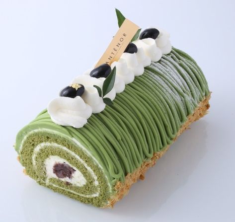 Japanese Roll Cake, Matcha Roll Cake, Swiss Roll Cakes, Patisserie Fine, Green Tea Cake, Swiss Rolls, Swiss Roll Cake, Matcha Cake, Roll Cakes