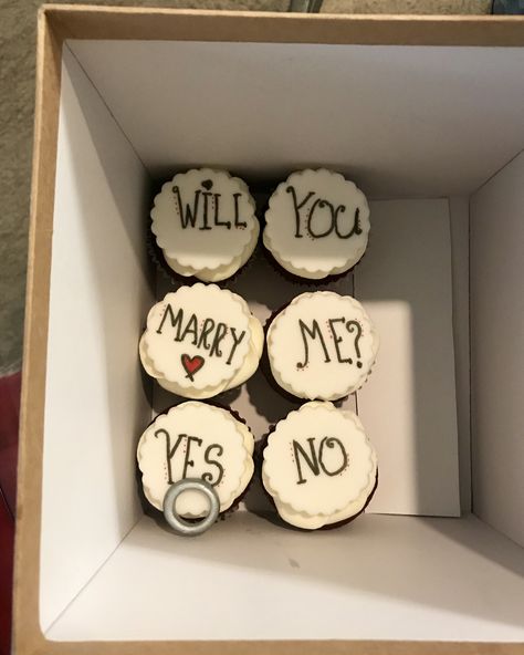 Marry Me Cupcakes, Will You Marry Me Cake, Engagement Cupcakes, Bridal Cookies, Dream Proposal, New Love Songs, Engagement Cakes, Buttercream Cakes, Explosion Box