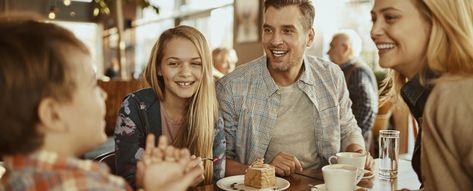 12 Benefits of the American Express Gold Card - NerdWallet Food Poses, Restaurant Lifestyle, American Express Gold Card, Lifestyle Food Photography, Drinks Photo, American Express Gold, Cheap Family Vacations, Poses Photoshoot, Restaurant Photography