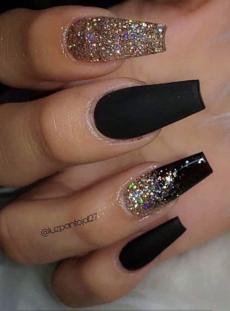 Black Nails With Glitter, Black Coffin Nails, Nails With Glitter, Glittery Nails, Ombre Nails Glitter, Winter Nails Acrylic, Winter Nail Designs, Nail Designs Glitter, Black Nail