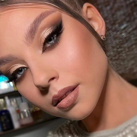 Glittering Glam Nude Makeup Looks Nude Makeup Looks, Nude Makeup Look, Shimmery Eyeshadow, Shimmer Makeup, Special Makeup, Graphic Eyeliner, Makeup By, Neutral Eyeshadow, Different Skin Tones