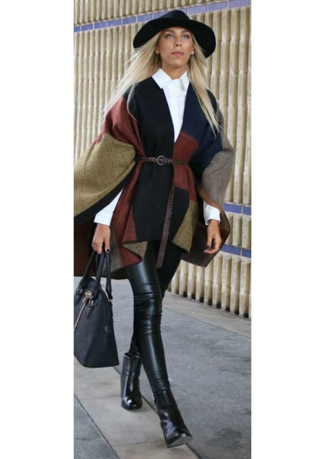 Poncho Outfit, Jeans Trend, Outfit Chic, Outfit Trends, Winter Mode, New Fashion Trends, Fall Fashion Trends, Fall Fashion Outfits, Looks Style