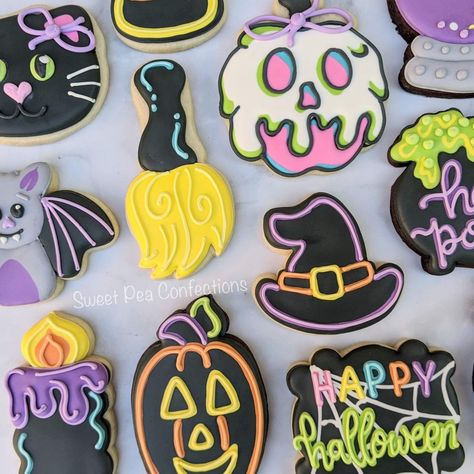 Halloween Cookie Designs, Decorated Halloween Cookies, Halloween Sugar Cookies Decorated, Galletas Halloween, Postres Halloween, Halloween Cookies Decorated, Royal Iced Cookies, Halloween Sugar Cookies, Cookies Halloween