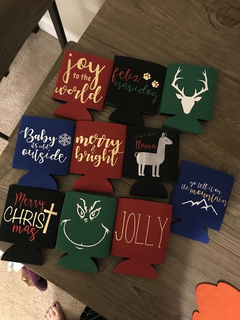 Koozie Gift Ideas, Christmas Beer Coozie, Christmas Can Coozies, Christmas Koozie Ideas, Can Coozie Ideas Gifts, Christmas Cricut Crafts To Sell, Koozies Diy Vinyl, Vinyl Koozies, Christmas Vinyl Projects To Sell