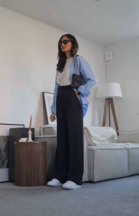 Black Wide Pants Outfit Classy, Wide Leg Trousers Outfit Work, College Clothes, Light Blue Shirt, Modest Summer Outfits, Casual College Outfits, Casual Outfit Inspiration, Uni Outfits, Work Fits