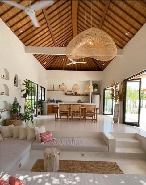 Bali Beach House Interiors, Bali Villa Architecture, Spacious Interior Design, New Mexico Kitchen Design, Big House Interior Design, Bali Houses Villas, Big Garden House, Villa Room Design, Resort Villa Interior