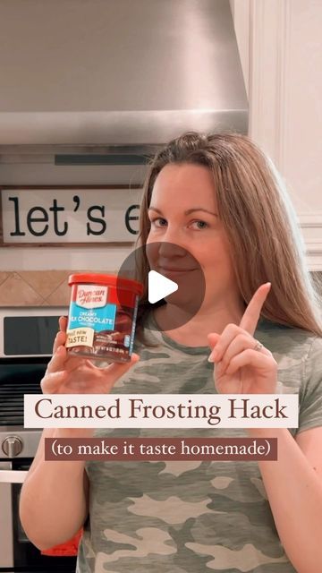 Stacey Garska Rodriguez | The Soccer Mom Blog on Instagram: "WAIT‼️ Before you spread canned frosting directly onto your cake or cupcakes 🧁🎂 try this simple trick to make it taste like homemade frosting! We do this every time we bake because it doubles the volume of the frosting so you get more out of one can and it just tastes SO much yummier!!   Comment “hacks” and I’ll send you a list of all my favorite thrifty kitchen hacks like this one! 📩  #KitchenHacks #bakingtips #frosting" Store Bought Frosting, Frosting Recipes Easy, Canned Frosting, Cake Hacks, Cake Frosting Recipe, Homemade Frosting, Frosting Tips, Icing Tips, Wacky Hair Days