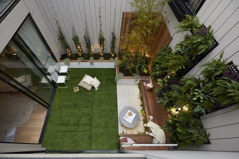 Garden With Parking Space, Pocket Courtyard, Indoor Courtyard Design, Small Indoor Courtyard, Indoor Courtyard Garden, Indoor Courtyard Ideas, Small Courtyard Design, Tiled Feature Wall, E Couple