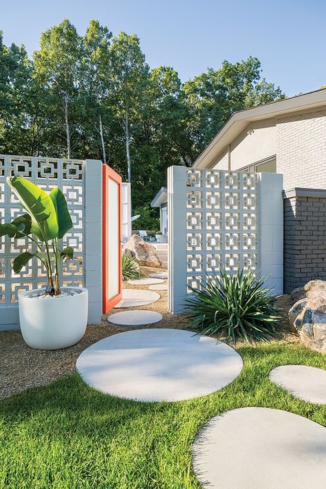 Palm Springs Backyard Pool, Breeze Blocks Fence, Palm Springs Backyard Pool Ideas, Palm Springs Patio Ideas, Palm Springs Fence, Palm Springs Pool Landscaping, Palm Springs Outdoor Patio, Breeze Block Fence With Gate, Palm Springs Yard