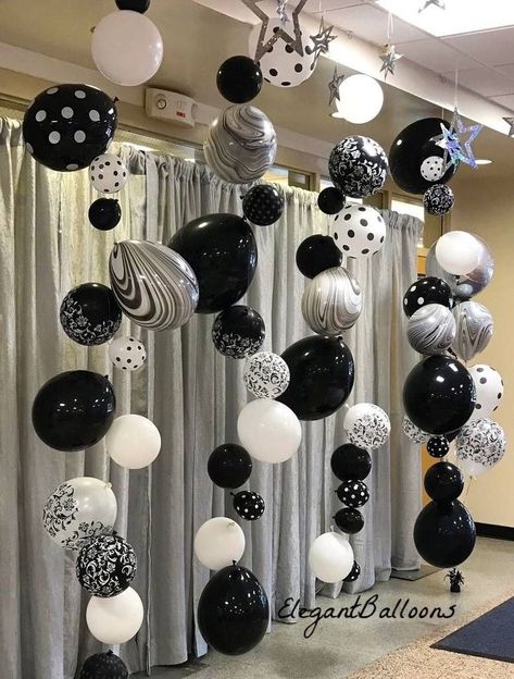 Balloons On Floor Decor, Balloon Roof Ceilings, Balloon Garland Hanging From Ceiling, Hanging Balloons From Ceiling Decoration, Hanging Balloons On Wall, Hanging Balloon Decorations, Balloon Ceiling Decorations Diy, Balloon Hanging From Ceiling, Hang Balloons From Ceiling