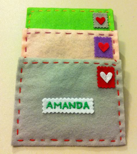 Felt Card Holder, Felt Envelopes, Felt Envelope, Gift Card Craft, Gift Card Envelope, Felt Gifts, Jw Gifts, Sewing Projects For Kids, Gift Card Holders