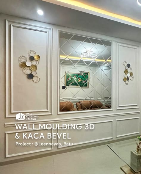 Mirror On Panelled Wall, Wall Molding Design With Mirror, Molding Ruang Tamu, Mirror Wall Decor Bedroom, Hall Room Design, Mirror Wall Panel, Glass Mirror Wall, Wall Molding Design, Victorian Style Bathroom