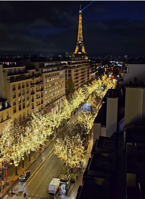 Avenue Des Champs-élysées, Paris France Travel, Paris At Night, Europe Travel Guide, Champs Elysees, Winter Vacation, Food Tips, Rooftops, Christmas Vacation