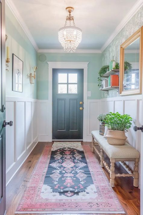 Two Toned Hallway, Doobie Den, How To Decorate A Hallway, Bench Seating With Storage, Ideas For Hallways, Sims Apartment, Seating With Storage, Foyer Ideas Entryway, Vintage Decor Ideas