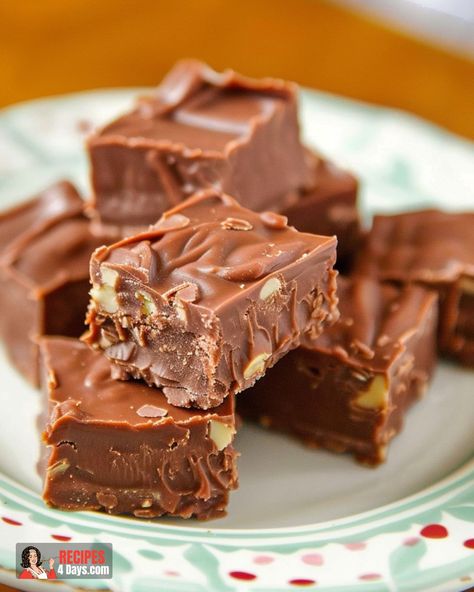 Paula Dean 5minute Fudge, Paula Dean Fudge Recipes, Paula Deans 5 Minute Fudge Recipe, Paula Dean Fudge Recipe, Paula Deen 5 Minute Fudge, Paula Deen Fudge, Christmas Dessert Gifts, 5 Minute Fudge, Chocolate Walnut Fudge