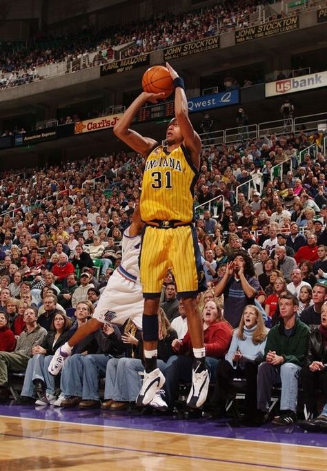 Reggie Miller Indiana Pacers Nba Basketball Teams, Best Nba Players, Reggie Miller, Karl Malone, I Love Basketball, Basketball Photography, Nba Legends, Nba Stars, Basketball Legends