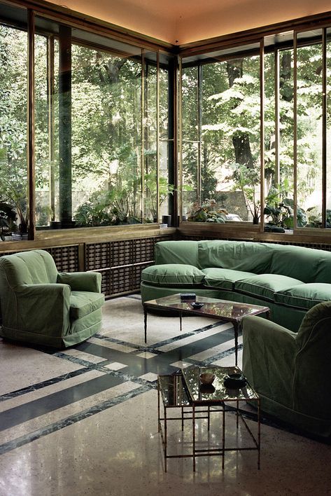 Villa Necchi Campiglio, design anni '30 nel cuore di Milano Villa Necchi Campiglio, Villa Necchi, Huge Windows, Design Del Prodotto, Retro Home Decor, A Living Room, Retro Home, Design Interior, Interior Spaces