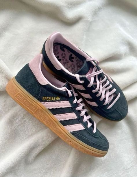 adidas spezial 🌸🫐 Adidas Spezials, Pretty Sneakers, Look Adidas, Dr Shoes, Trendy Shoes Sneakers, Pretty Shoes Sneakers, Shoe Wishlist, Adidas Shoes Women, Adidas Spezial