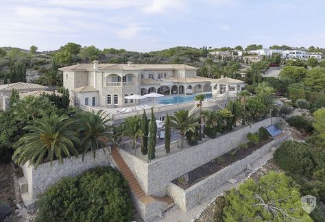 Spain Mansion, Rich Things, Millionaire Homes, Beautiful Nature Photography, Spain Mallorca, Luxury Houses Mansions, Houses Mansions, Mega Mansions, Bedroom Views