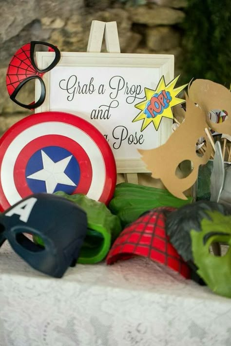 Comic wedding theme Marvel Wedding Ideas, Villain Wedding, Marvel Wedding Theme, Superhero Wedding Theme, Avengers Wedding, Super Hero Wedding, Comic Wedding, Marvel Wedding, Geek Home Decor