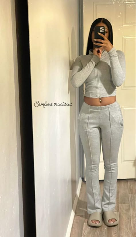 Black Women Tracksuit Outfit, Grey Outfits Aesthetic, Trendy Fitted Hooded Tracksuit, Juicy Couture Aesthetic Tracksuit, Juicy Cotoure Tracksuit Outfit, Juicy Couture Tracksuit Black Women, Grey Outfits, Swag Girl Style, Chill Fits