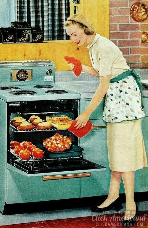 Happy housewife and her turquoise oven. 50s Housewife, 1950s Housewife, Kitchen Retro, Vintage Housewife, Happy Housewife, Retro Housewife, Casa Vintage, Domestic Goddess, Trendy Kitchen