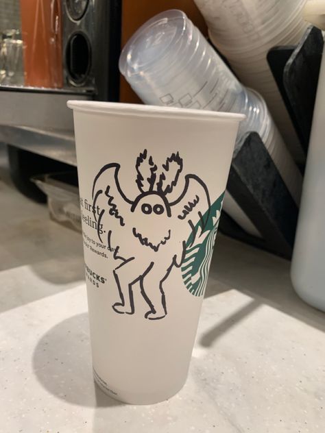 Drawing on Starbucks cups Starbucks Cup Drawing Doodles, Mothman Drawing, Starbucks Cup Drawing, Starbucks Drawing, Cup Drawing, Drawing Doodles, College Stuff, Starbucks Cup, Sketchbook Art