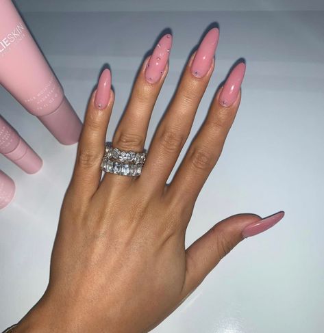 Nails Dots, Fab Mood, Jenner Nails, Kylie Nails, Nails Acrylic Almond, Mood Wedding, Long Almond Nails, Kylie Jenner Nails, Dot Nails