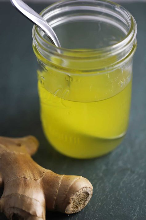 Homemade ginger oil | One Bite Vegan Vegan Magazine, Homemade Oils, Ginger Benefits, Homemade Oil, Ginger Essential Oil, Ginger Oil, Infused Oils, Oita, Ginger Root