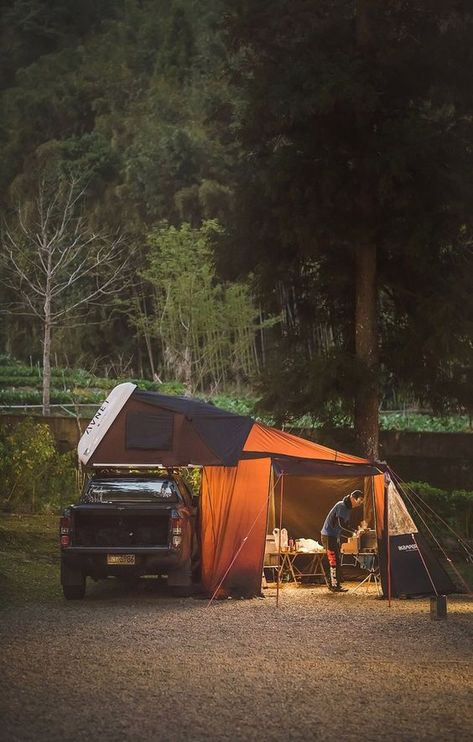 Rooftop Tent Camping, Truck Bed Tent, Tenda Camping, Kombi Home, Camping Set Up, Car Tent, Roof Tent, Camping Set, Truck Camping