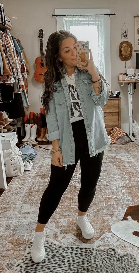 Comfy Yet Stylish Outfits, Graphic Tees With Jeans, Zoo Outfit Fall Mom, Style For Big Belly Women, 39 Degree Weather Outfit, Family Event Outfit Casual, Outfit Ideas For Plus Size Women Casual, Outfits With Denim Top, Wide Leg Jeans With Tshirt