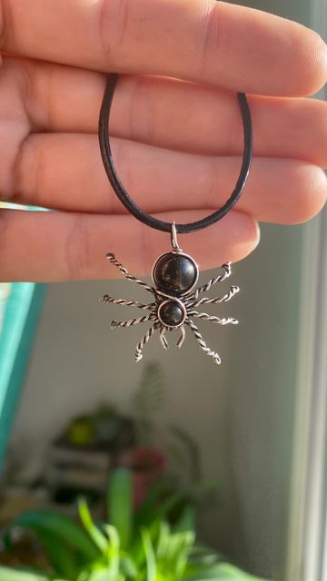 Spider Beads Diy, Insect Inspired Jewellery, Beaded Spider Tutorial, Insect Jewelry Diy, Bead Bugs, Homemade Jewellery, Crafty Jewelry, Wire Bending, Diy Wire Jewelry Rings