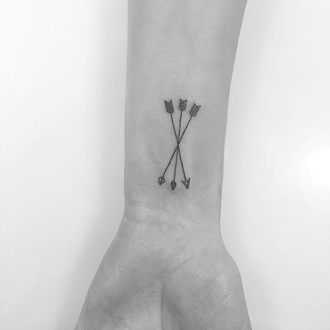 “Arrows #jonboytattoo” Little Tattoos For Men, The Wrist Tattoo, Jonboy Tattoo, Small Arrow Tattoos, Tattoos For Men And Women, Arrow Tattoo Design, Small Shoulder Tattoos, Jon Boy, Bff Tattoos