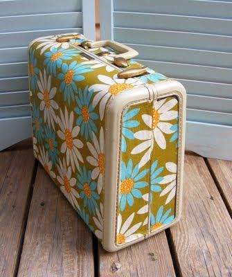 Decoupage Suitcase, Painted Suitcase, Diy Mod Podge, Fabric Decoupage, Sewing Case, Mod Podge Crafts, Travel Sewing, Old Suitcases, Vintage Suitcases