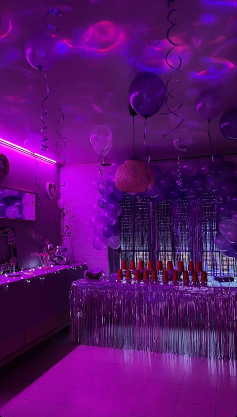 18th Birthday Theme Ideas Inspiration, Birthday Themes At Home, Purple Aesthetic Party, Sweet 16 Party Ideas Purple, Sweet 16 Decorations Ideas, 17th Bday Party Ideas, Euphoria Birthday Party Theme, Euphoria Aesthetic Party, Euphoria Theme Party