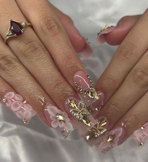 Quinceanera Nails Rose Gold Short, Quince Nails Coffin, Rose Gold Nail Ideas Acrylic, Pink And Gold Square Nails, Champagne Quince Nails, Rose And Gold Nails, Rose Gold Nails Short, Rose Gold Nails Acrylic For Quince, Quince Nails Pink And Gold