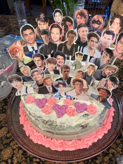 Make A Smash Cake, Bolo Taylor Swift, Smash Cake Ideas, Cake Boy, Smash Cakes, Smash Cake Boy, Cute Birthday Ideas, Funny Birthday Cakes, Galentines Party