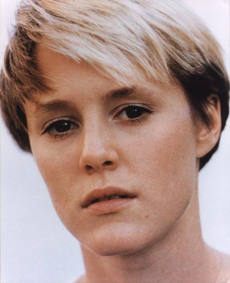 Mary Stuart Masterson with Brown Hair - Yahoo Search Results Mary Stuart Masterson 80s, Mary Stuart Masterson, Mary Stewart, Some Kind Of Wonderful, Sara Gilbert, Dolores O'riordan, Short Shaggy Haircuts, 80s Celebrities, Short Red Hair